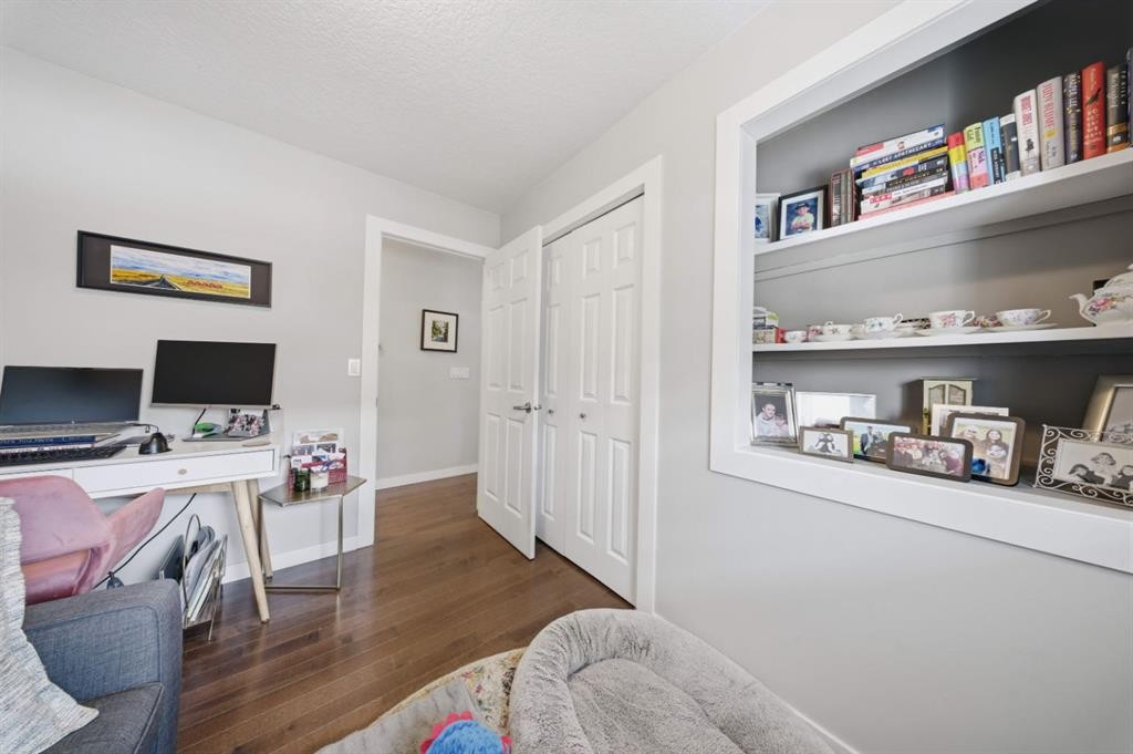 8411 Silver Springs Road Nw, Calgary, AB - Indoor Photo Showing Office