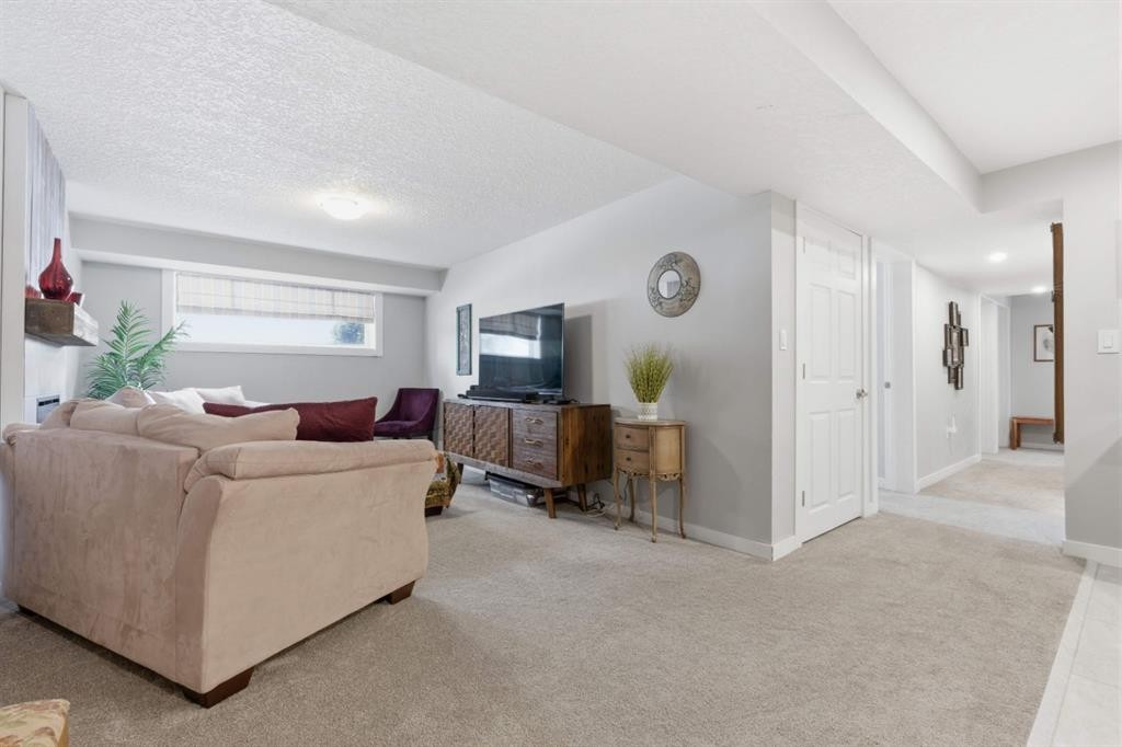 8411 Silver Springs Road Nw, Calgary, AB - Indoor