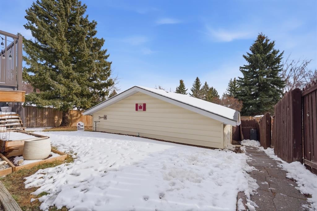 8411 Silver Springs Road Nw, Calgary, AB - Outdoor