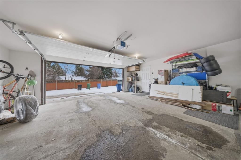 8411 Silver Springs Road Nw, Calgary, AB - Indoor Photo Showing Garage