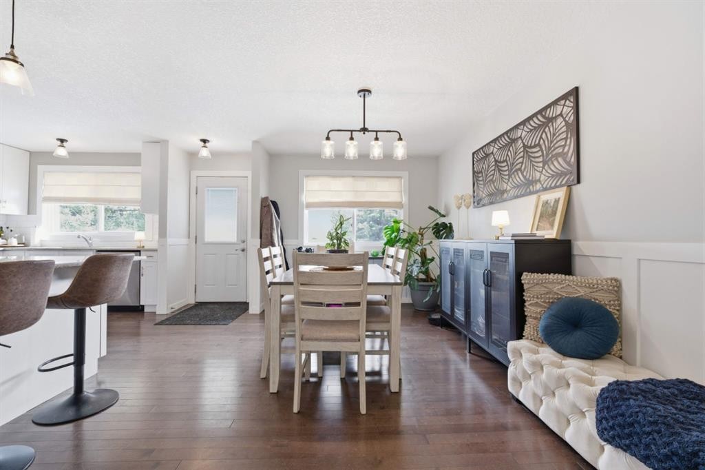 8411 Silver Springs Road Nw, Calgary, AB - Indoor Photo Showing Other Room