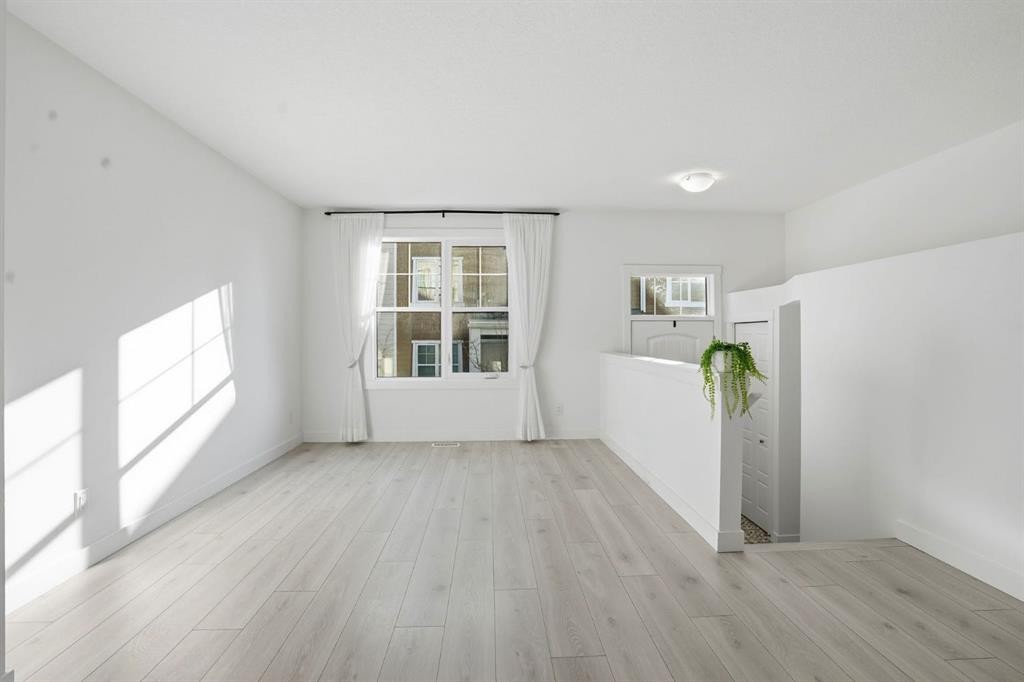 812 Cranbrook Walk Se, Calgary, AB - Indoor Photo Showing Other Room
