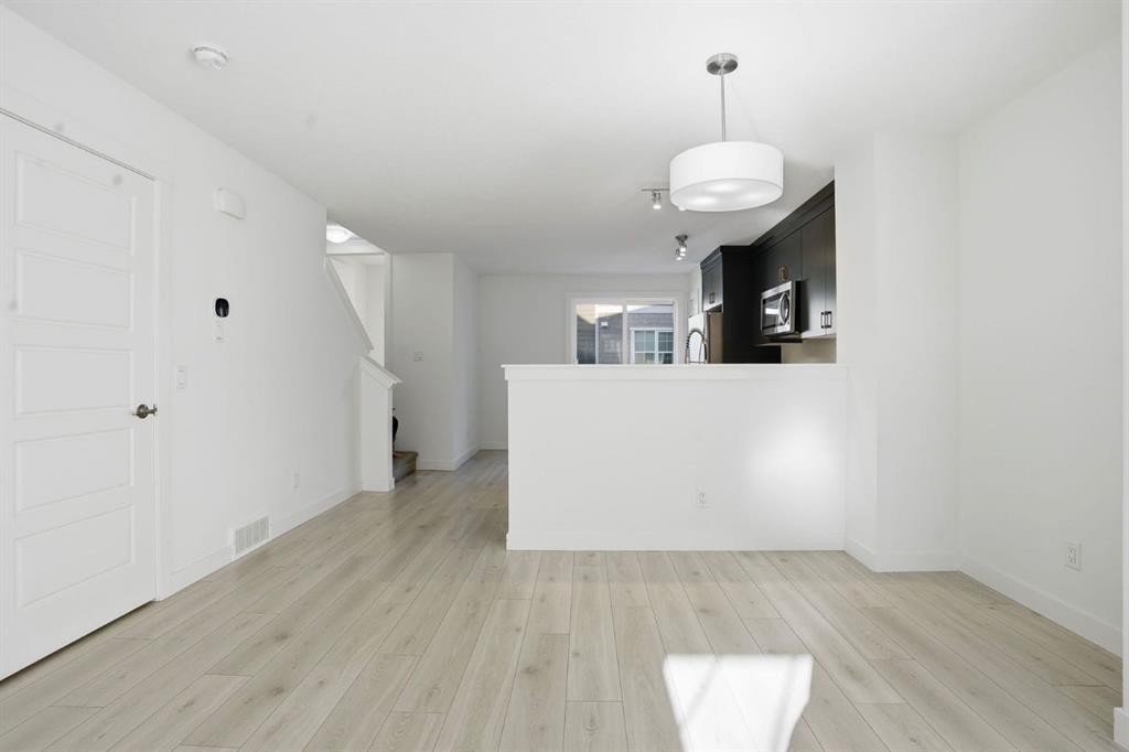 812 Cranbrook Walk Se, Calgary, AB - Indoor Photo Showing Other Room