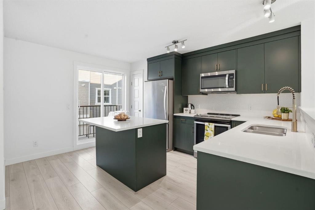 812 Cranbrook Walk Se, Calgary, AB - Indoor Photo Showing Kitchen With Stainless Steel Kitchen With Double Sink With Upgraded Kitchen