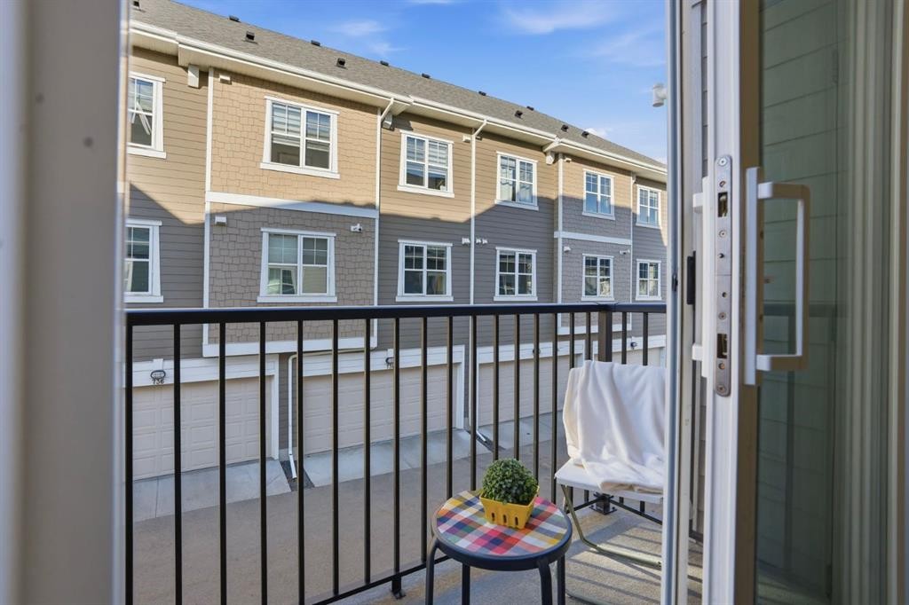 812 Cranbrook Walk Se, Calgary, AB - Outdoor With Exterior