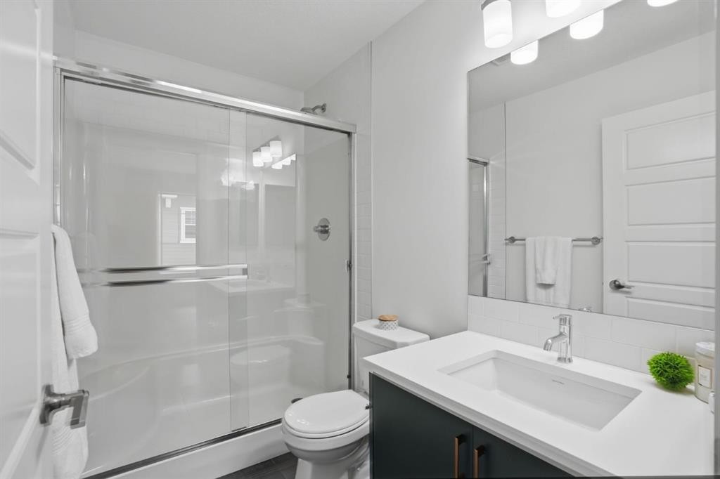 812 Cranbrook Walk Se, Calgary, AB - Indoor Photo Showing Bathroom