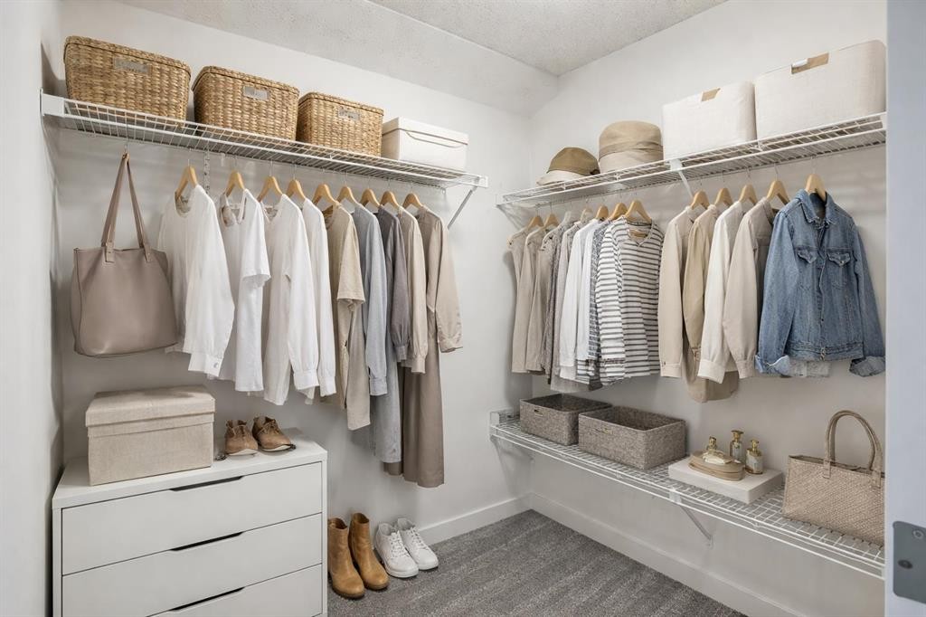 812 Cranbrook Walk Se, Calgary, AB - Indoor With Storage