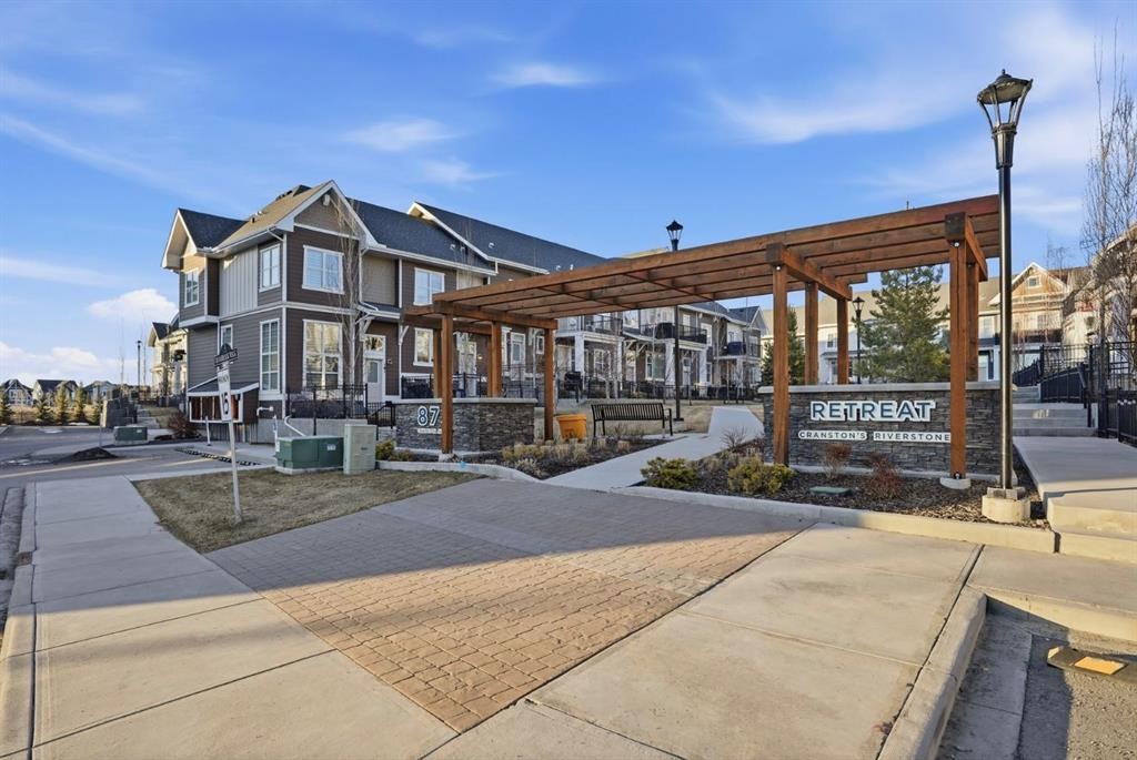 812 Cranbrook Walk Se, Calgary, AB - Outdoor