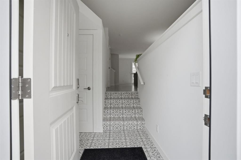 812 Cranbrook Walk Se, Calgary, AB - Indoor Photo Showing Other Room