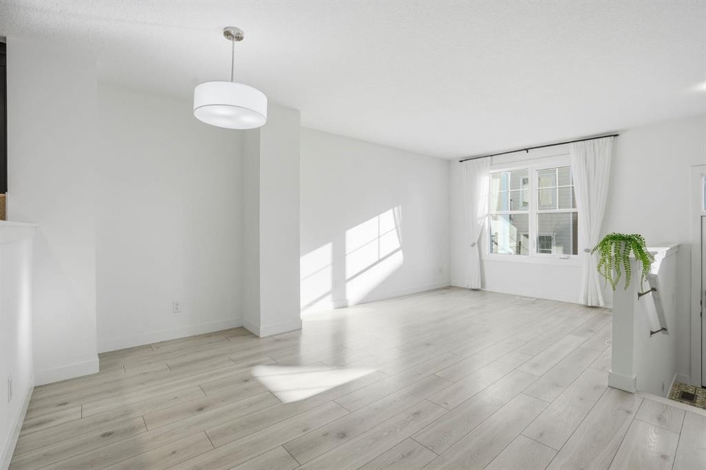 812 Cranbrook Walk Se, Calgary, AB - Indoor