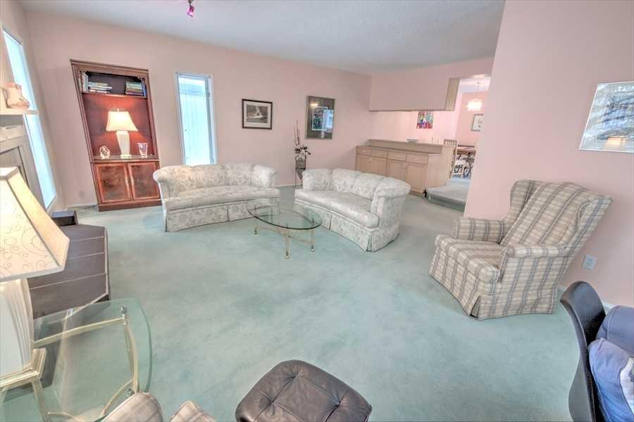 6719 Coach Hill Road Sw, Calgary, AB - Indoor Photo Showing Living Room