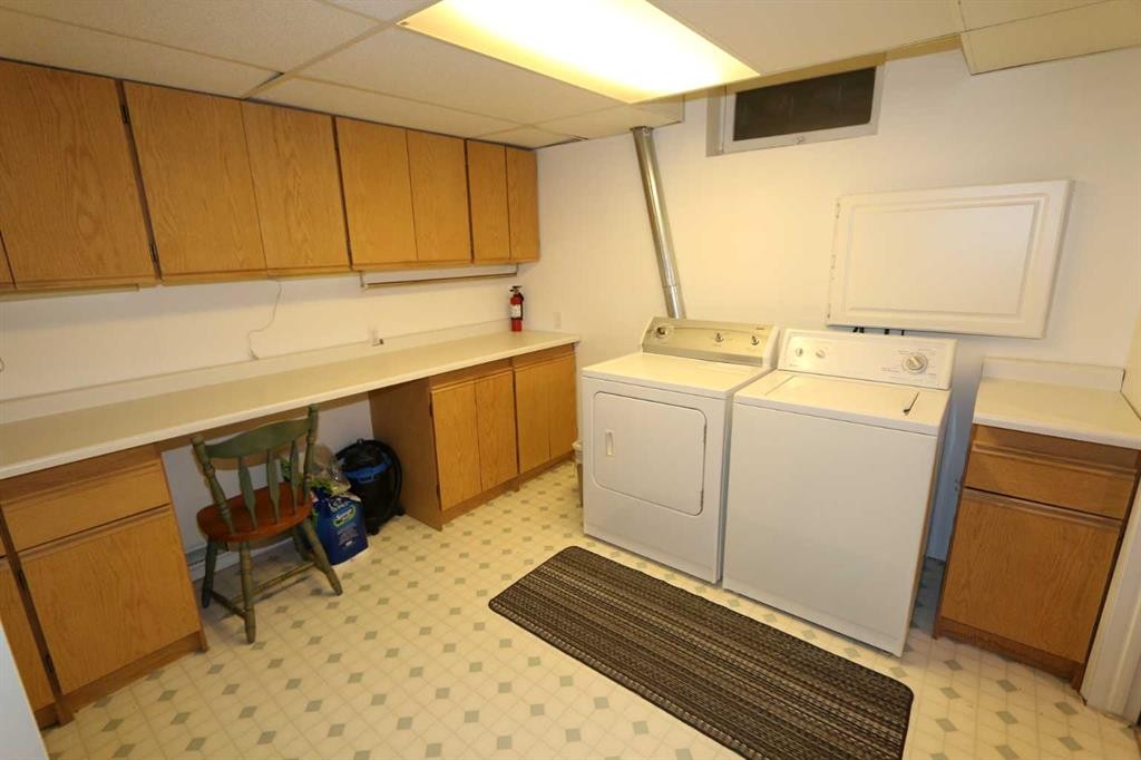 6719 Coach Hill Road Sw, Calgary, AB - Indoor Photo Showing Laundry Room