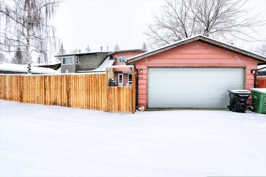 6719 Coach Hill Road Sw, Calgary, AB - Outdoor