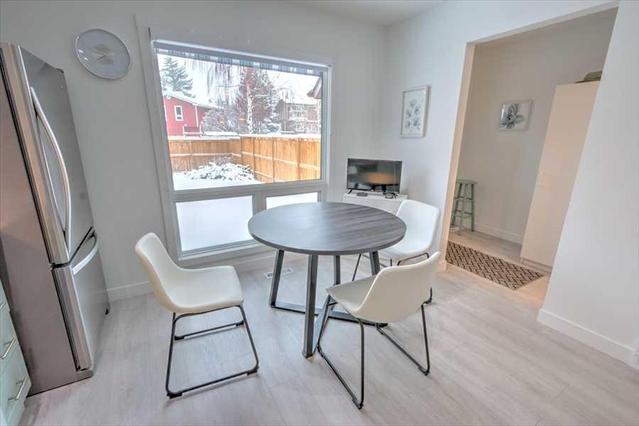6719 Coach Hill Road Sw, Calgary, AB - Indoor Photo Showing Dining Room