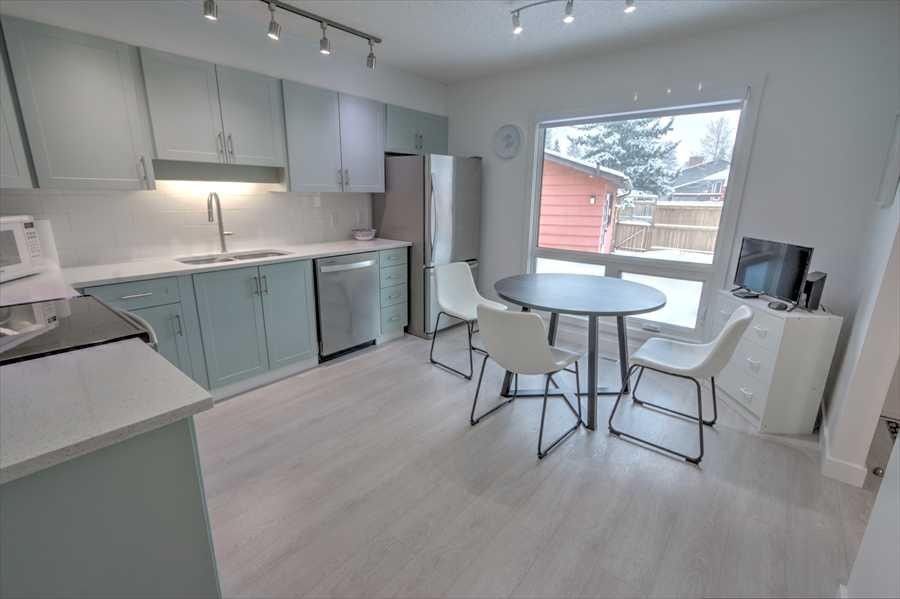 6719 Coach Hill Road Sw, Calgary, AB - Indoor Photo Showing Kitchen With Double Sink