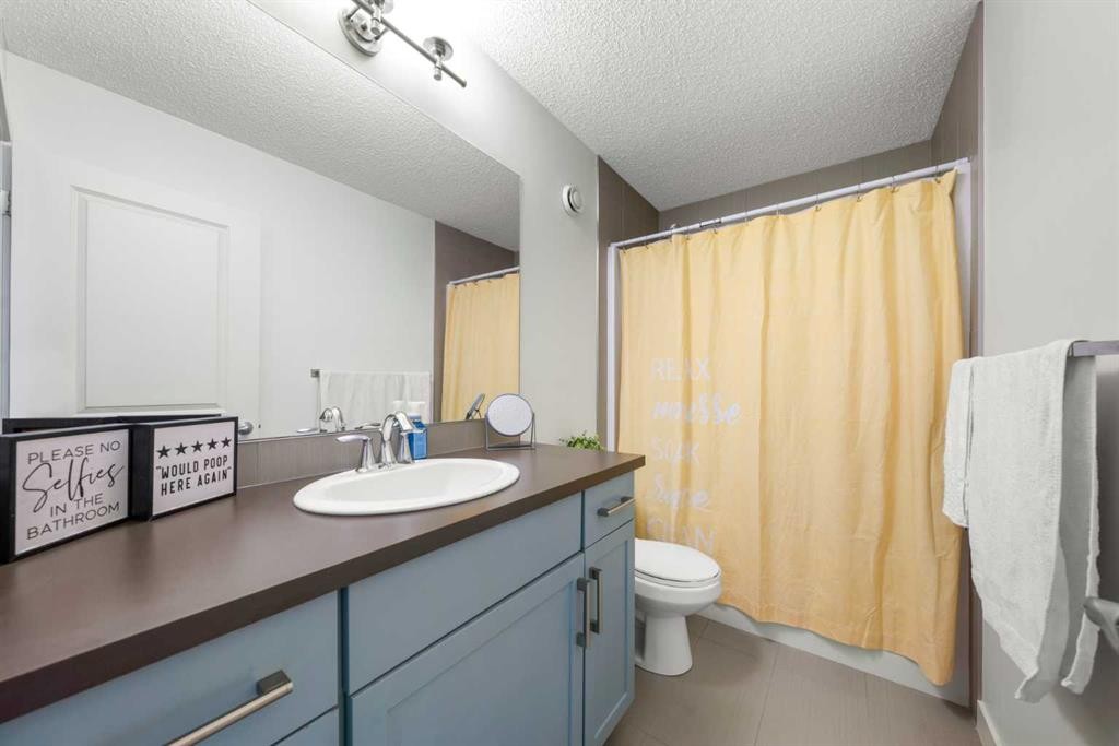 237 Walden Parade Se, Calgary, AB - Indoor Photo Showing Bathroom