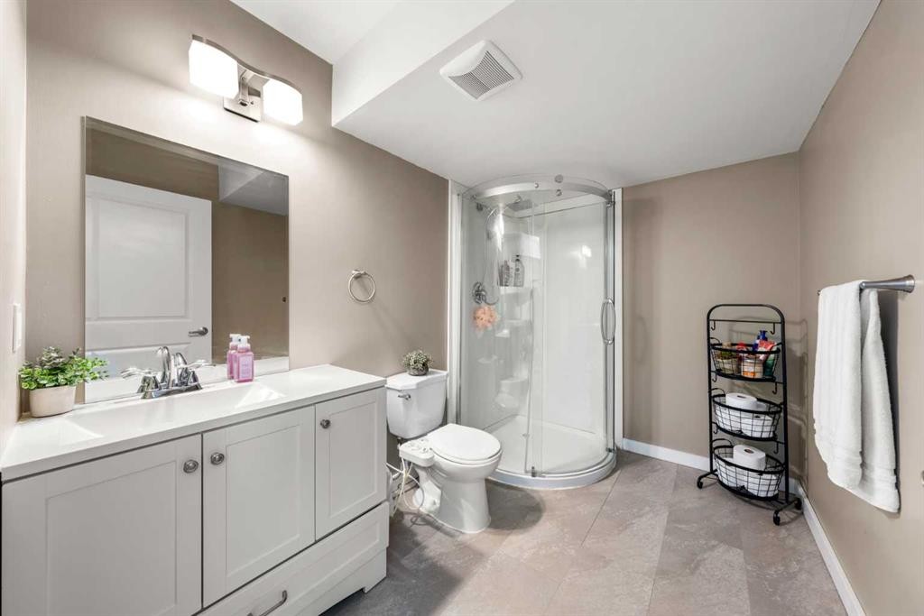 237 Walden Parade Se, Calgary, AB - Indoor Photo Showing Bathroom