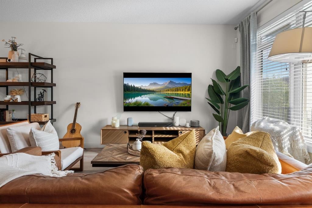 237 Walden Parade Se, Calgary, AB - Indoor Photo Showing Living Room