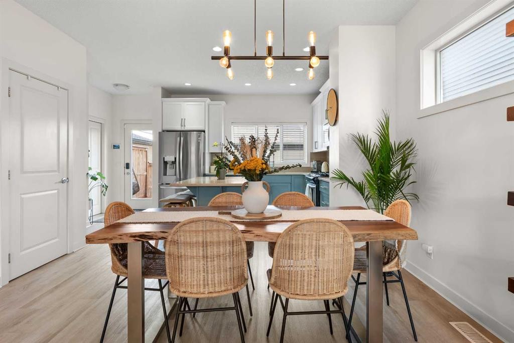 237 Walden Parade Se, Calgary, AB - Indoor Photo Showing Dining Room