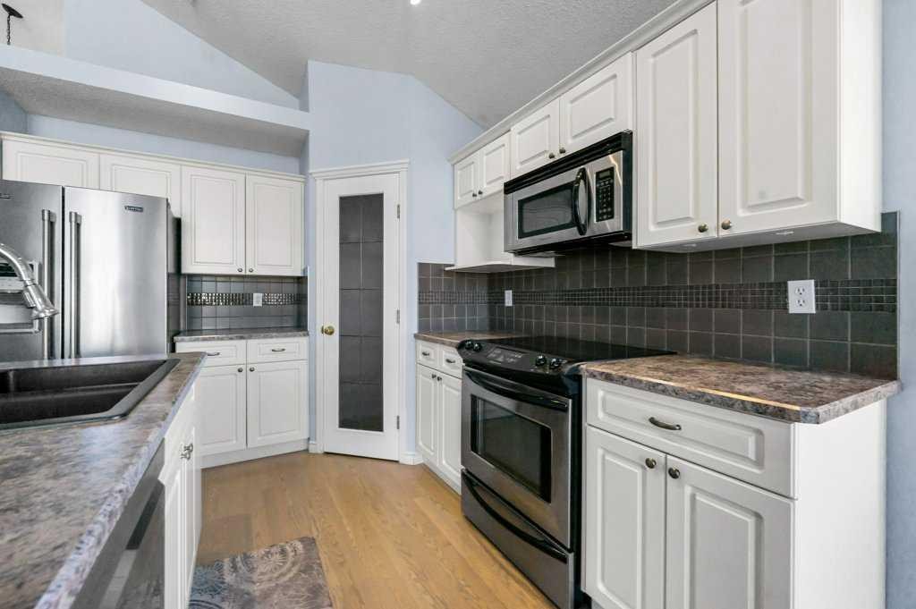 58 Chaparral Close Se, Calgary, AB - Indoor Photo Showing Kitchen With Double Sink With Upgraded Kitchen