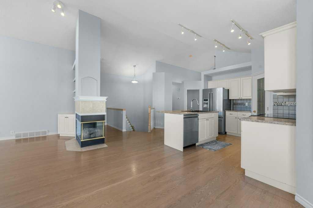 58 Chaparral Close Se, Calgary, AB - Indoor Photo Showing Kitchen