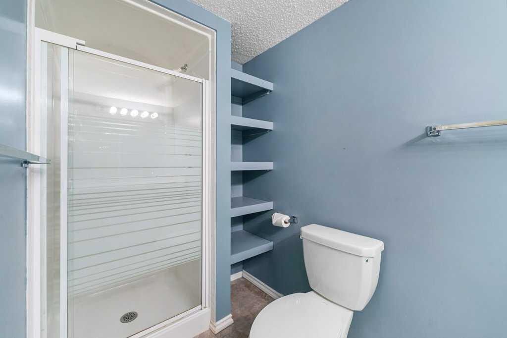 58 Chaparral Close Se, Calgary, AB - Indoor Photo Showing Bathroom