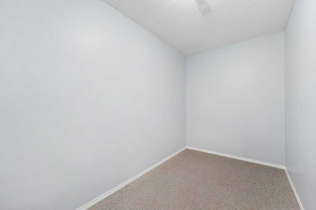 58 Chaparral Close Se, Calgary, AB - Indoor Photo Showing Other Room