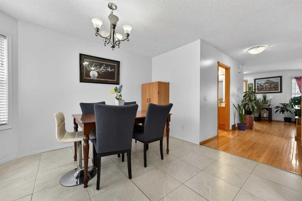 14 Hidden Ranch Hill Nw, Calgary, AB - Indoor Photo Showing Dining Room