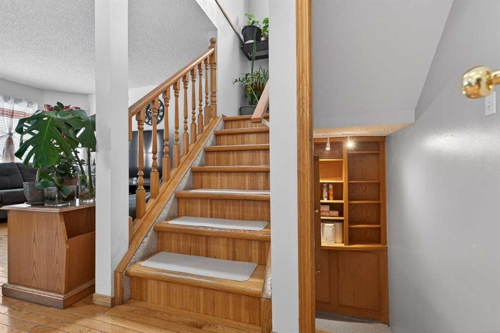 14 Hidden Ranch Hill Nw, Calgary, AB - Indoor Photo Showing Other Room