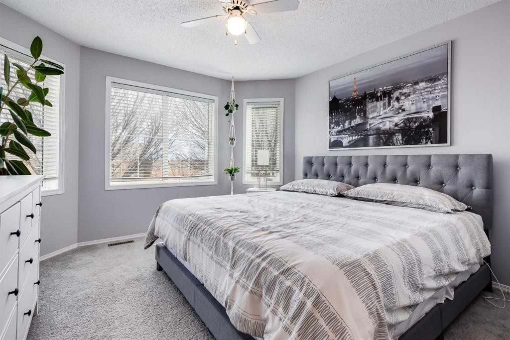 138 Prestwick Circle Se, Calgary, AB - Indoor Photo Showing Bedroom