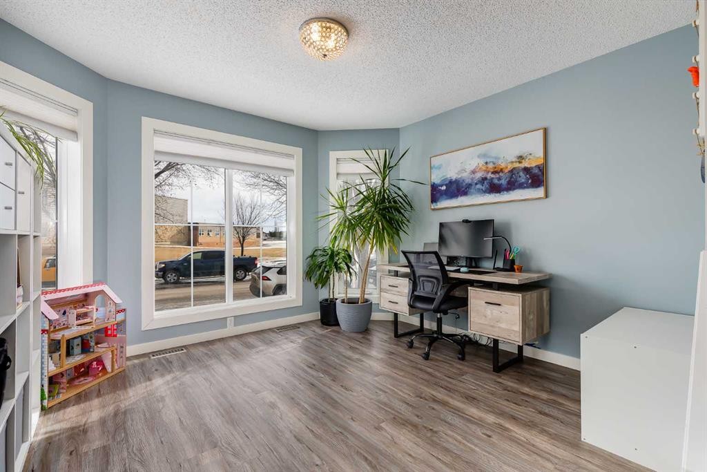 138 Prestwick Circle Se, Calgary, AB - Indoor Photo Showing Other Room