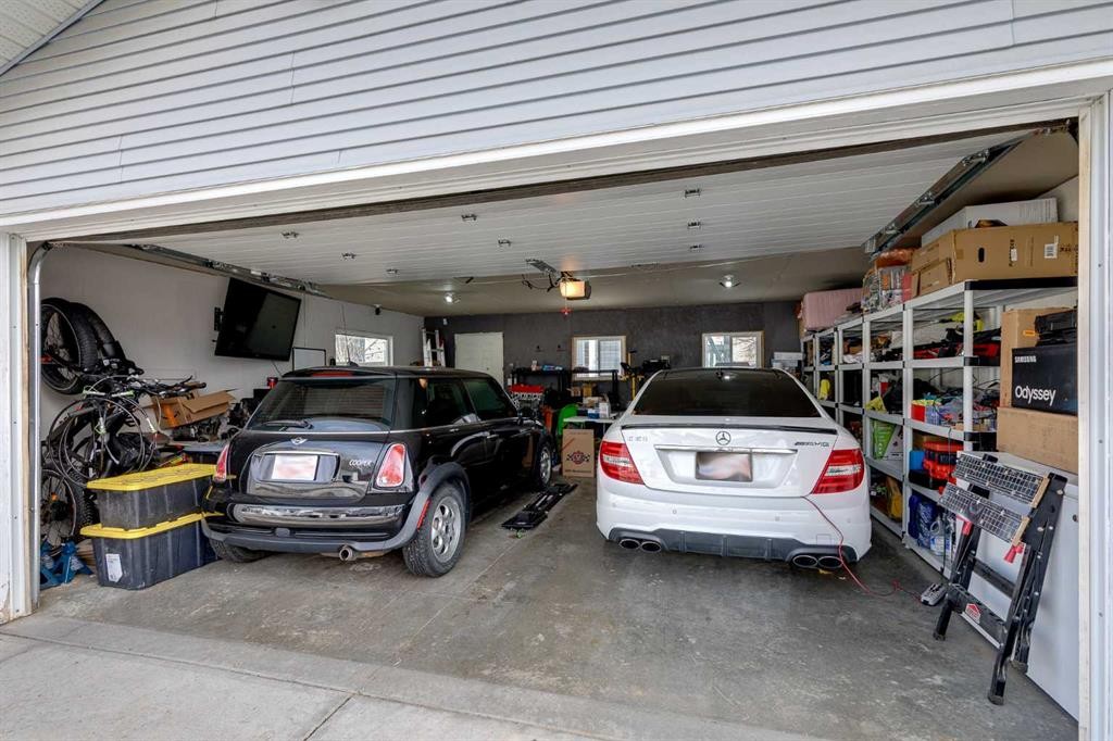 138 Prestwick Circle Se, Calgary, AB - Indoor Photo Showing Garage