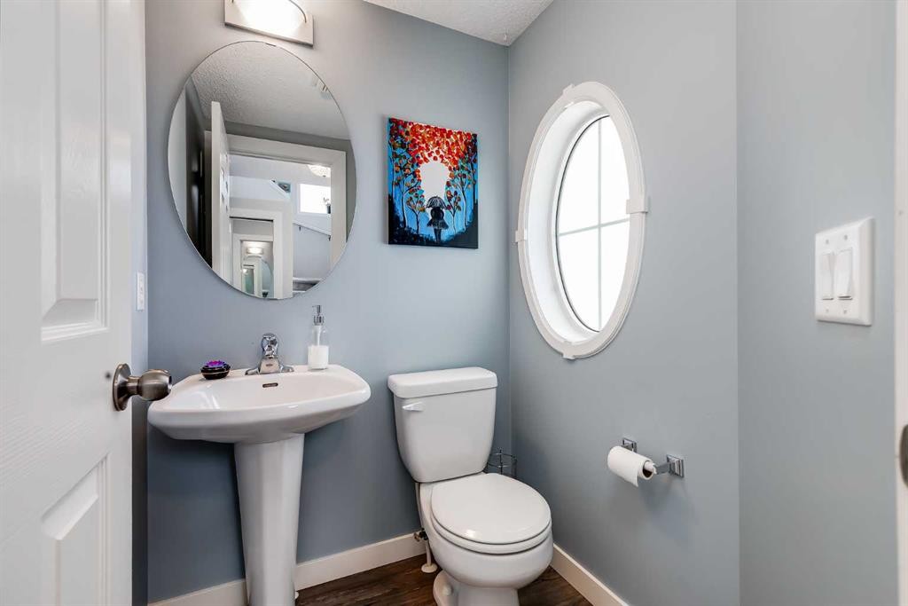 138 Prestwick Circle Se, Calgary, AB - Indoor Photo Showing Bathroom