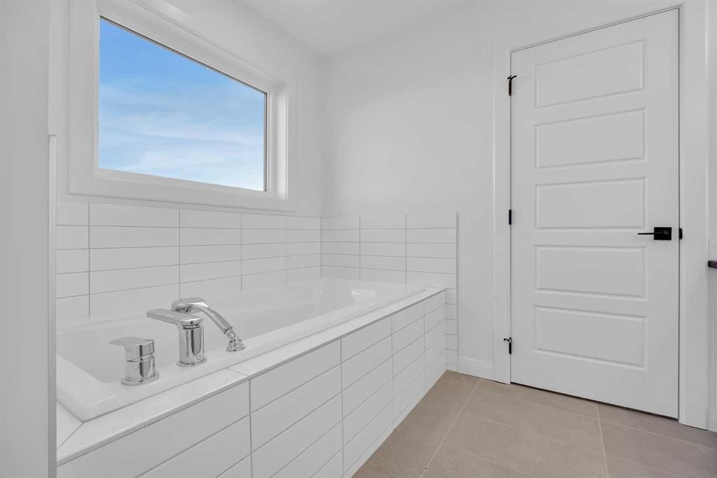 154 Northern Lights Crescent, Langdon, AB - Indoor Photo Showing Bathroom
