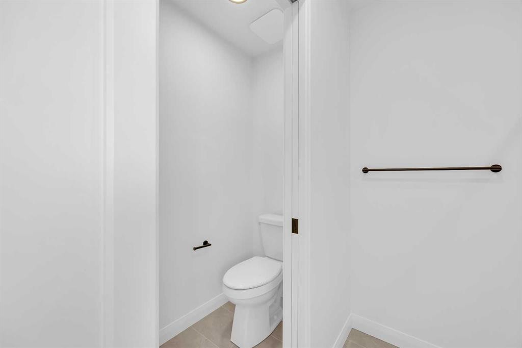 154 Northern Lights Crescent, Langdon, AB - Indoor Photo Showing Bathroom