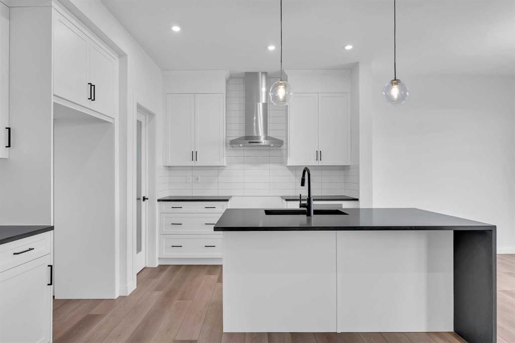 154 Northern Lights Crescent, Langdon, AB - Indoor Photo Showing Kitchen With Upgraded Kitchen