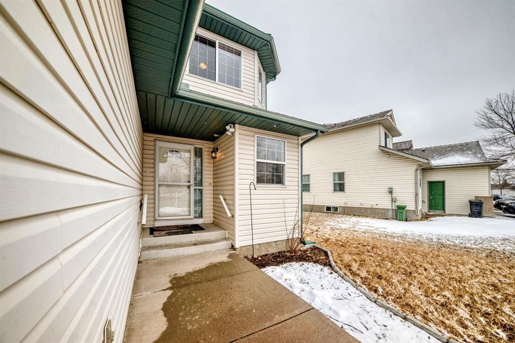 835 Westmount Drive, Strathmore, AB - Outdoor