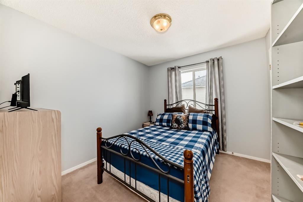 835 Westmount Drive, Strathmore, AB - Indoor Photo Showing Bedroom