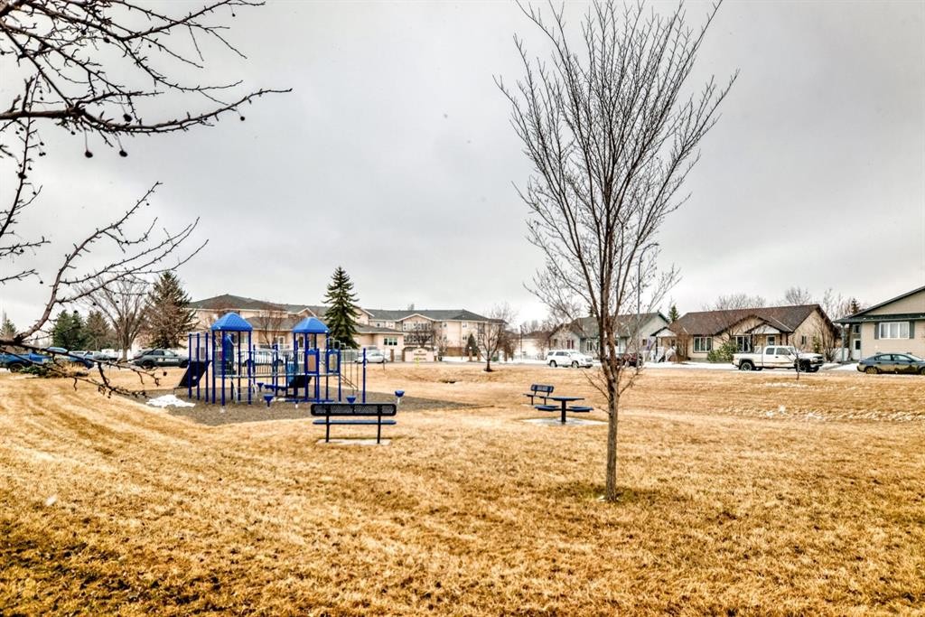 835 Westmount Drive, Strathmore, AB - Outdoor