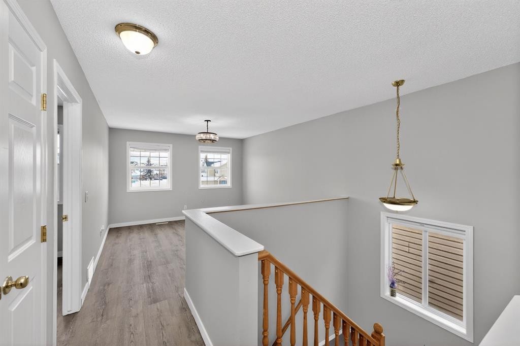 42 Royal Elm Drive Nw, Calgary, AB - Indoor Photo Showing Other Room