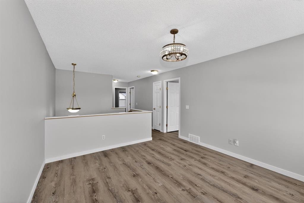 42 Royal Elm Drive Nw, Calgary, AB - Indoor Photo Showing Other Room