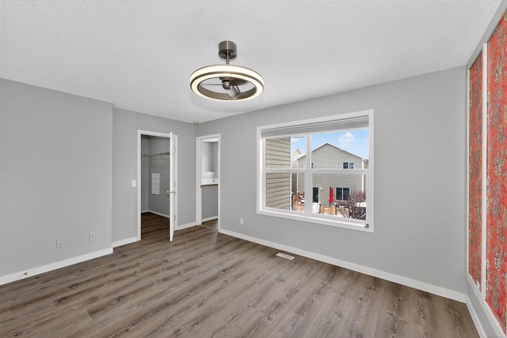 42 Royal Elm Drive Nw, Calgary, AB - Indoor Photo Showing Other Room