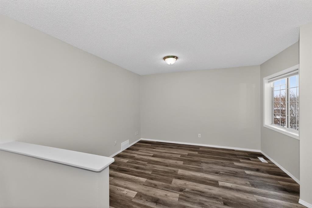 42 Royal Elm Drive Nw, Calgary, AB - Indoor Photo Showing Other Room
