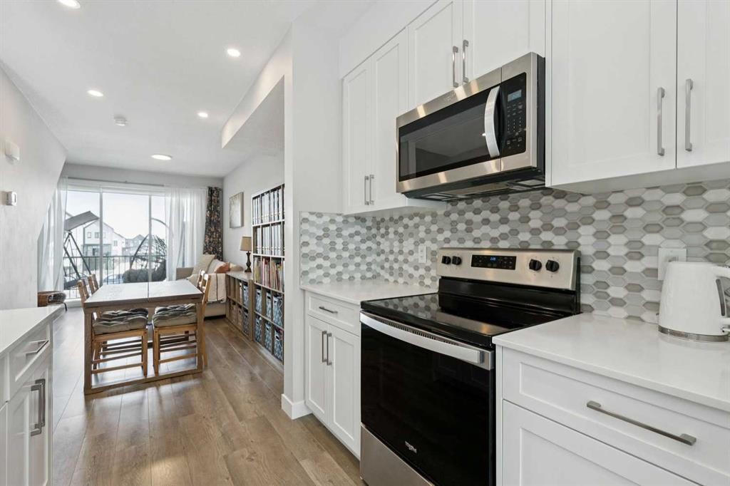 579 Evanston Link, Calgary, AB - Indoor Photo Showing Kitchen With Upgraded Kitchen