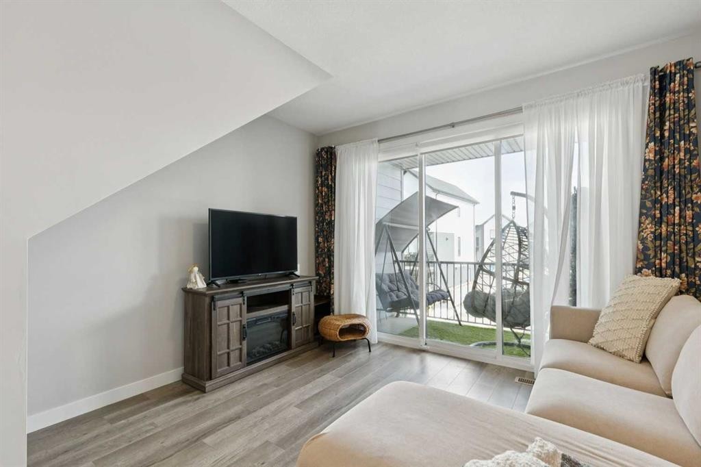 579 Evanston Link, Calgary, AB - Indoor Photo Showing Living Room