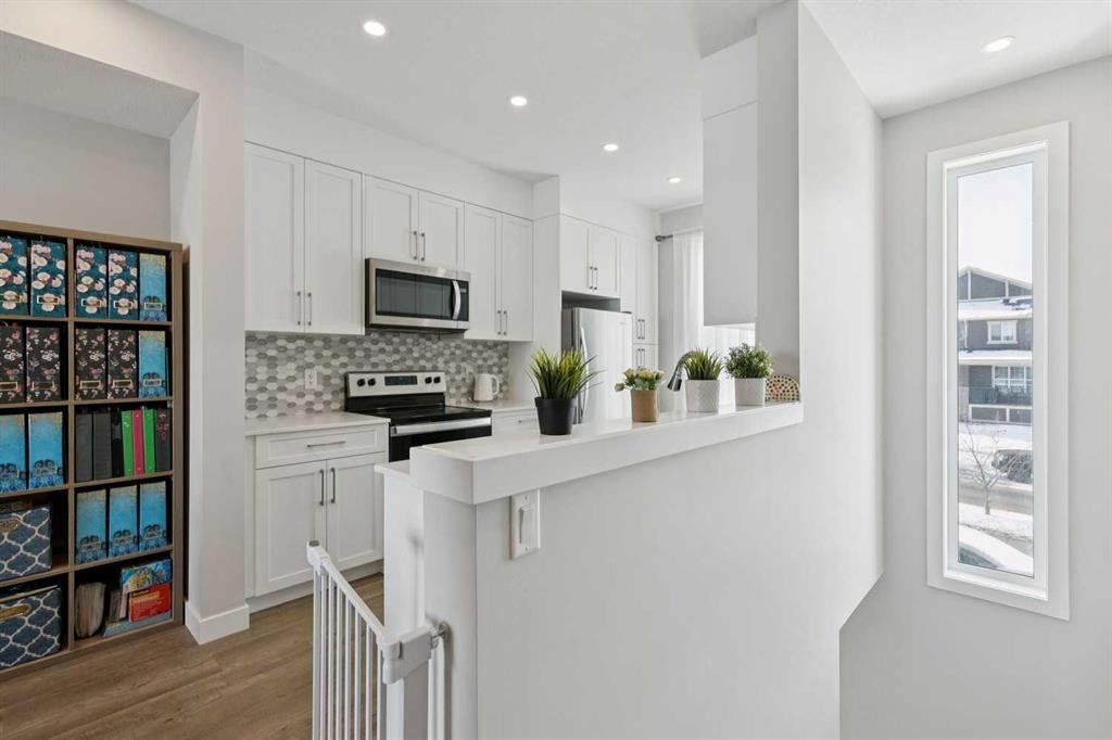 579 Evanston Link, Calgary, AB - Indoor Photo Showing Kitchen With Upgraded Kitchen