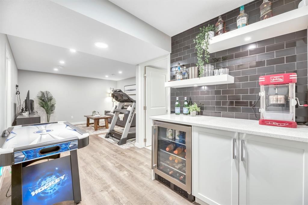 63 Walgrove Way Se, Calgary, AB - Indoor