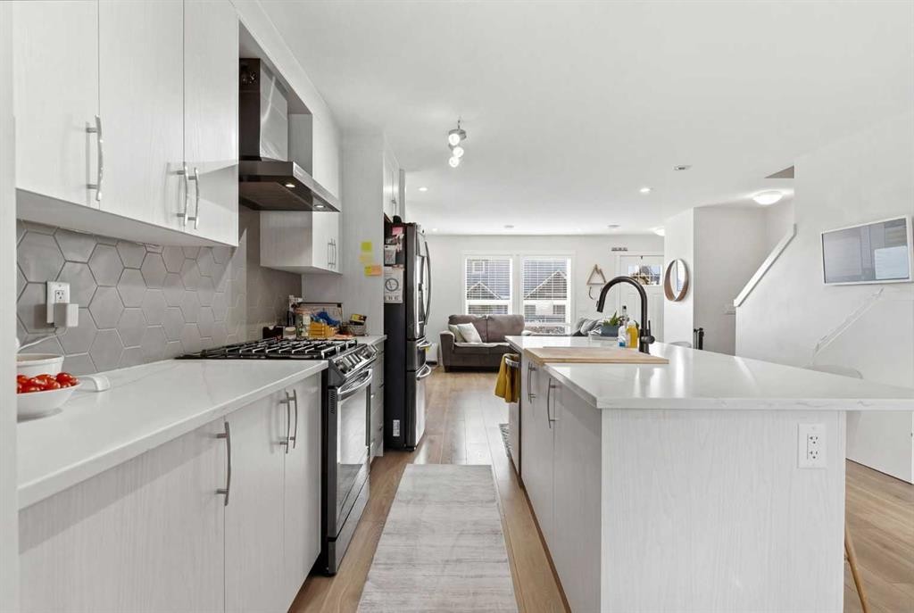 479 Cranbrook Square Se, Calgary, AB - Indoor Photo Showing Kitchen With Upgraded Kitchen