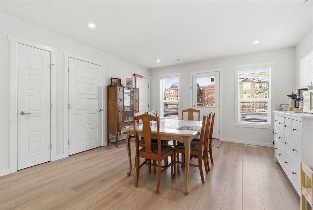 479 Cranbrook Square Se, Calgary, AB - Indoor Photo Showing Dining Room