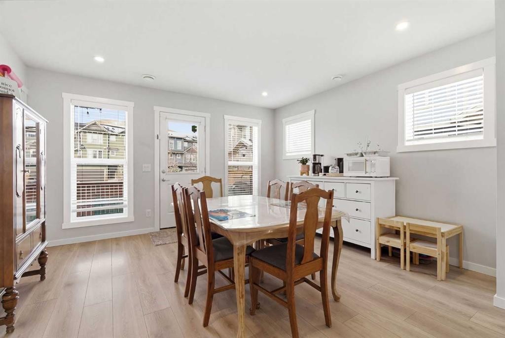 479 Cranbrook Square Se, Calgary, AB - Indoor Photo Showing Dining Room